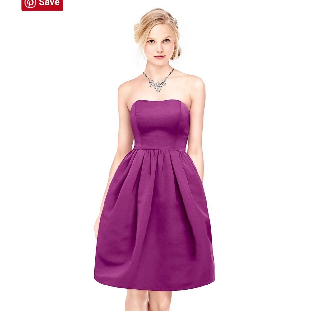 SHORT/STRAPLESS DRESS WITH FULL SKIRT